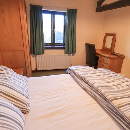 9 Camden Building شقة *